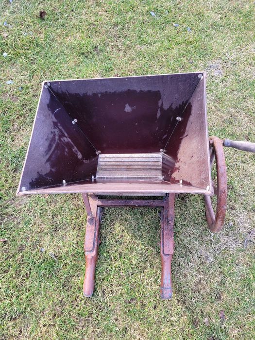 Vand presa struguri si zdrobitor struguri