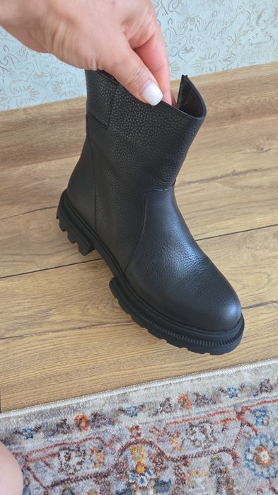 Продам зимние ботинки