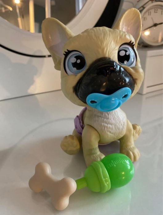 Пикаещо куче с памперс и аксесоари