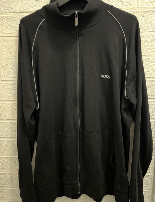 Различни марки дрехи