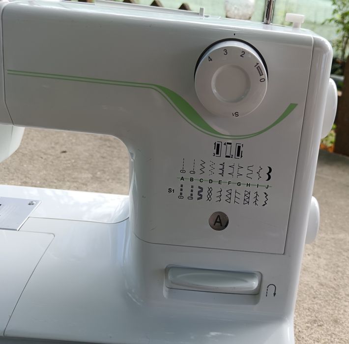 Mașina de cusut, electrica, cu pedală, Carina Classic