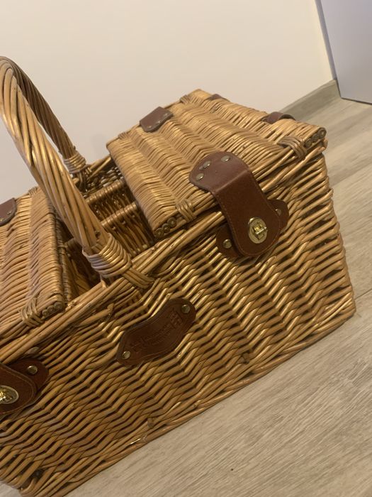 Rezervat - Cos de picnic pentru 4 persoane, cu spatiu termoizolant + pt sticle