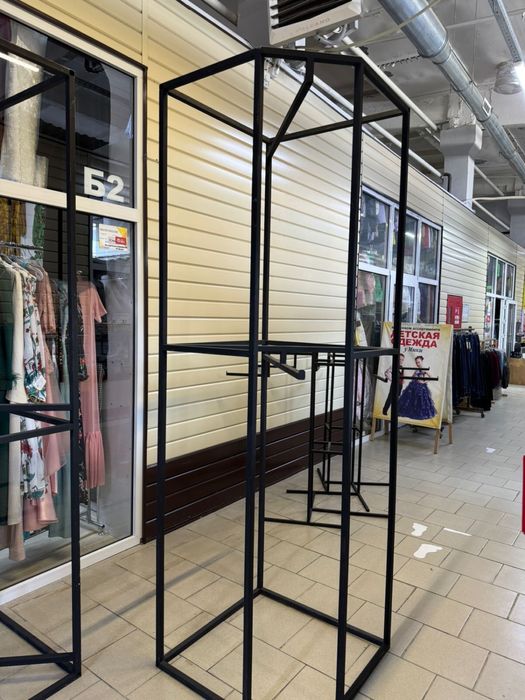 Полки, вешалки для вещей