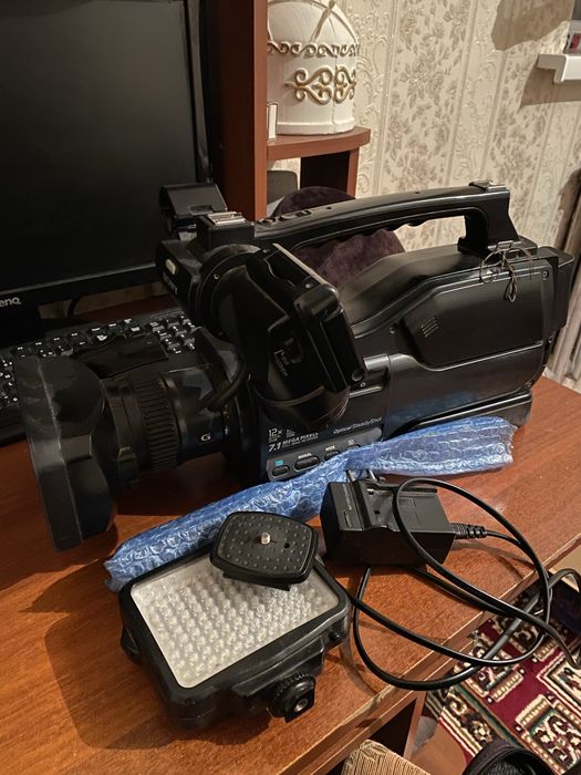 Видеокамера 2 батарея стойка прожектор