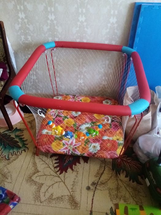 Продам игровой манеж.