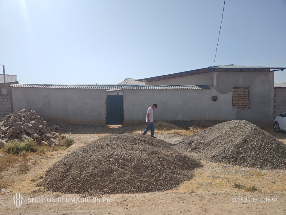 Uy joy sotiladi 4 sutix