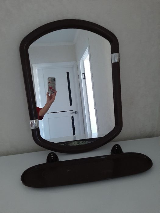 Продаю зеркало с подставкой