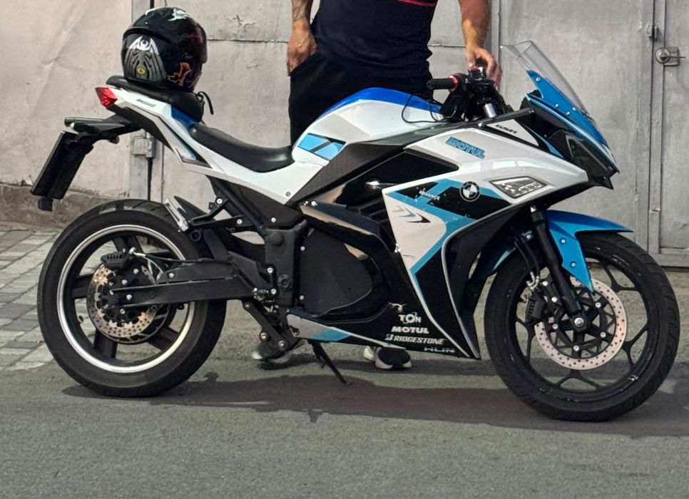 Электромотоцикл yamaha