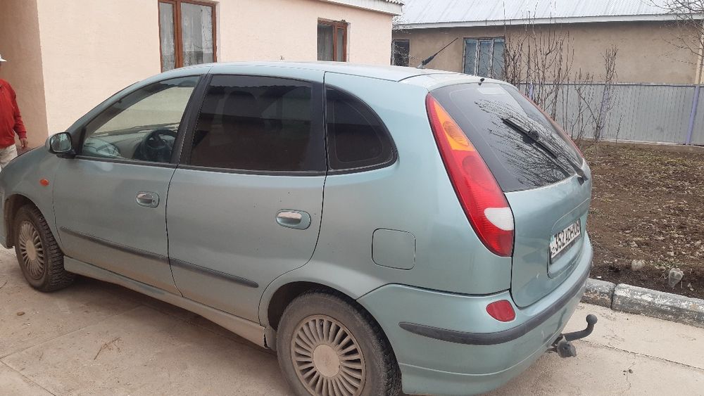 Автомобиль ниссан тино