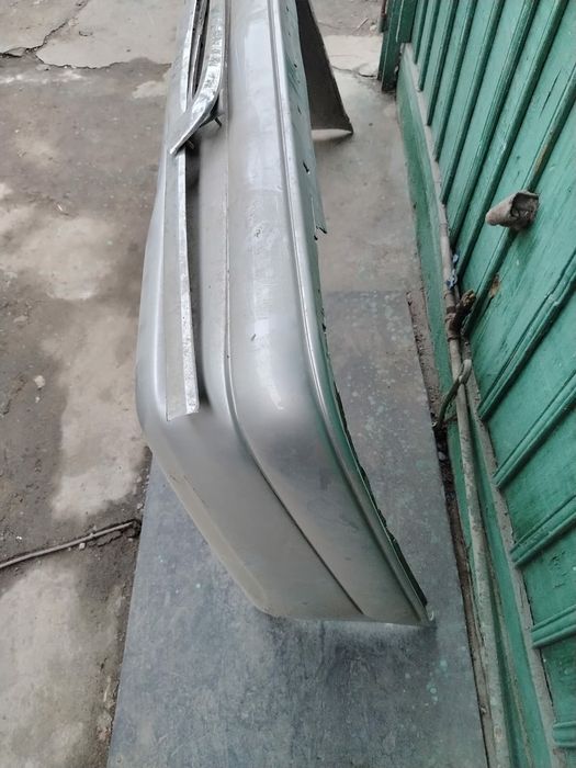 Задний бампер на Мерседес 210