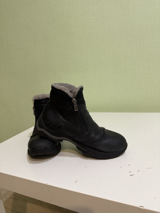 Продам зимнее ботинки на мальчика