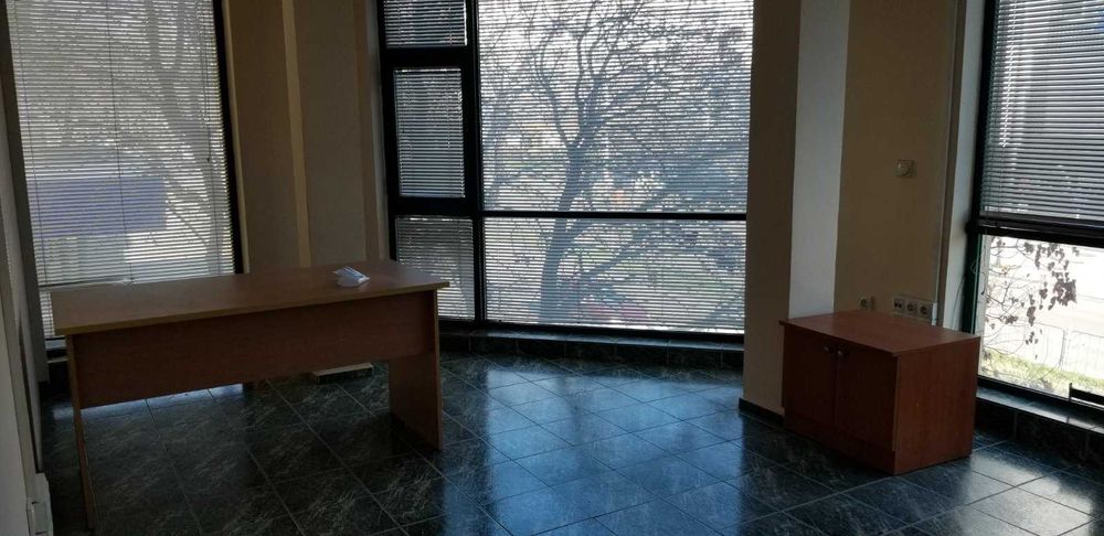 Офис Червен площад Варна -Кателиев