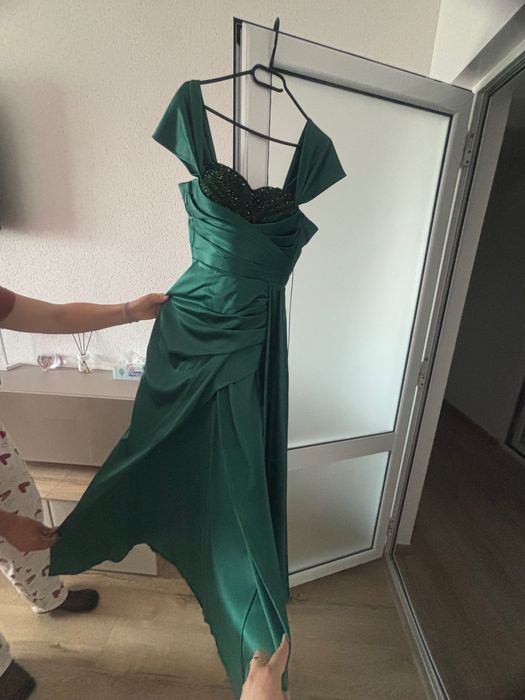 Rochie lunga verde smarald
