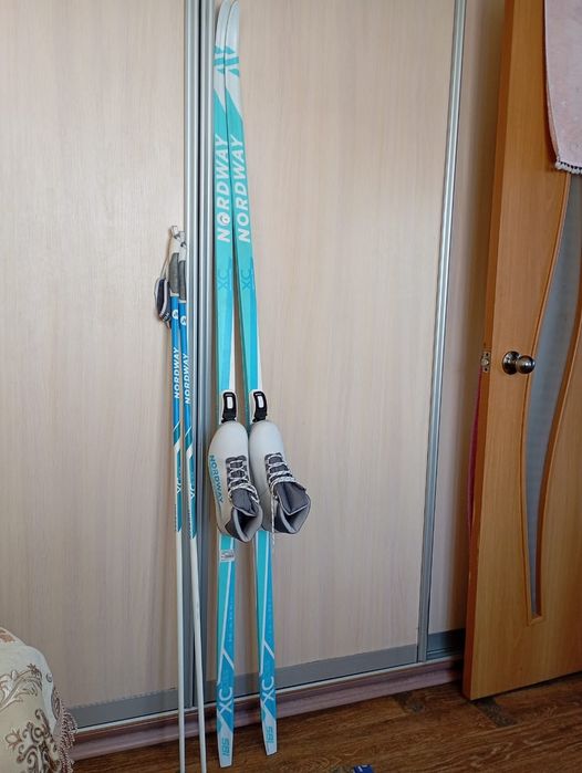Продам лыжи комплект