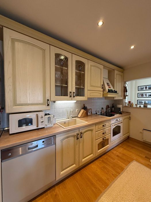 Кухня от масив с уреди Bosch и Gorenje – 3.30 м