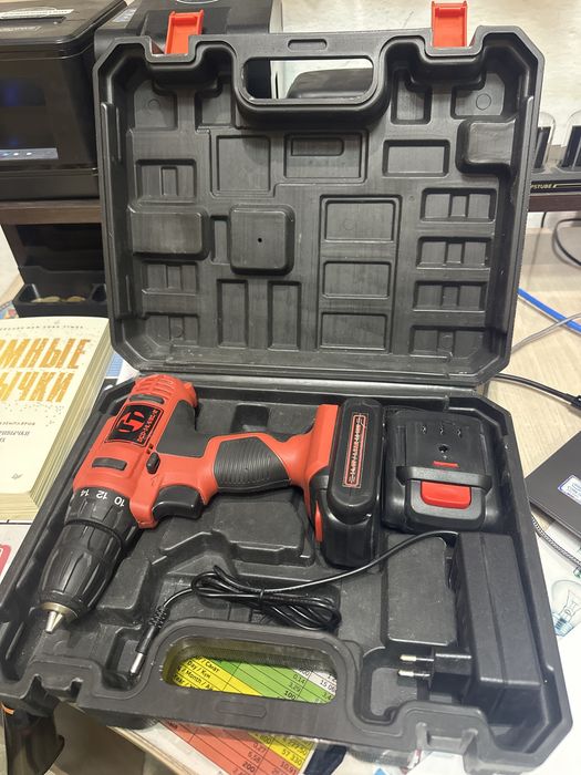 Шуруповерт 14.4 V 1.5AH LI -ION.