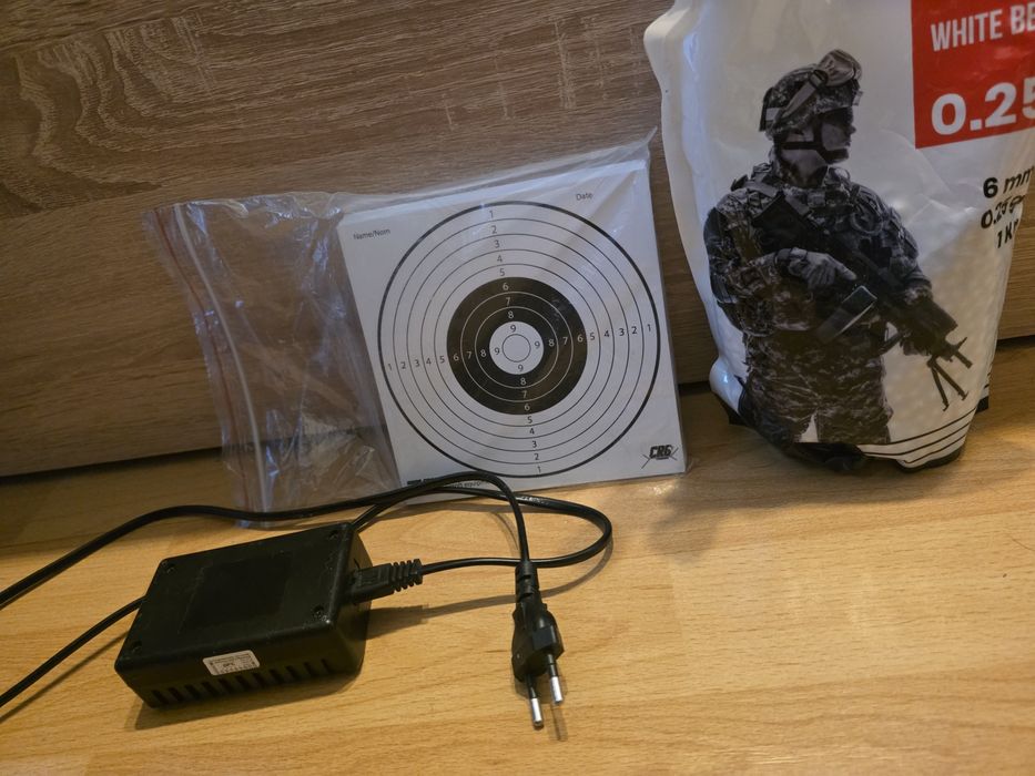 Еърсофт M4A1(електрическа реплика,AEG) + Бързомер,батерия,Зарядно и др