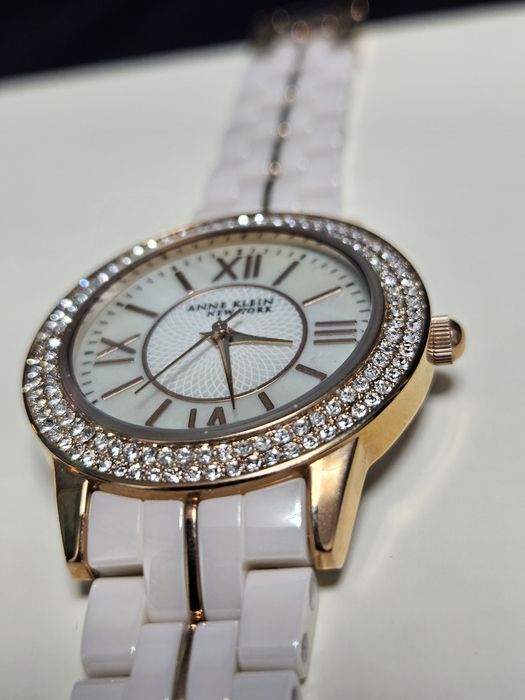 Set ceas si 3 bratari ANNE KLEIN