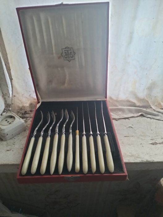 Набор вилки ножи столовые