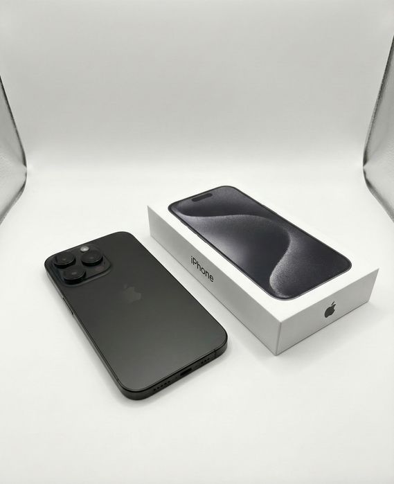 iPhone 15 Pro - 1TB Black Titan - Уникално състояние. Подарък SPIGEN