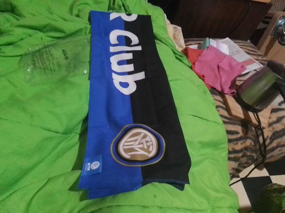 Продавам Футболни шалове!