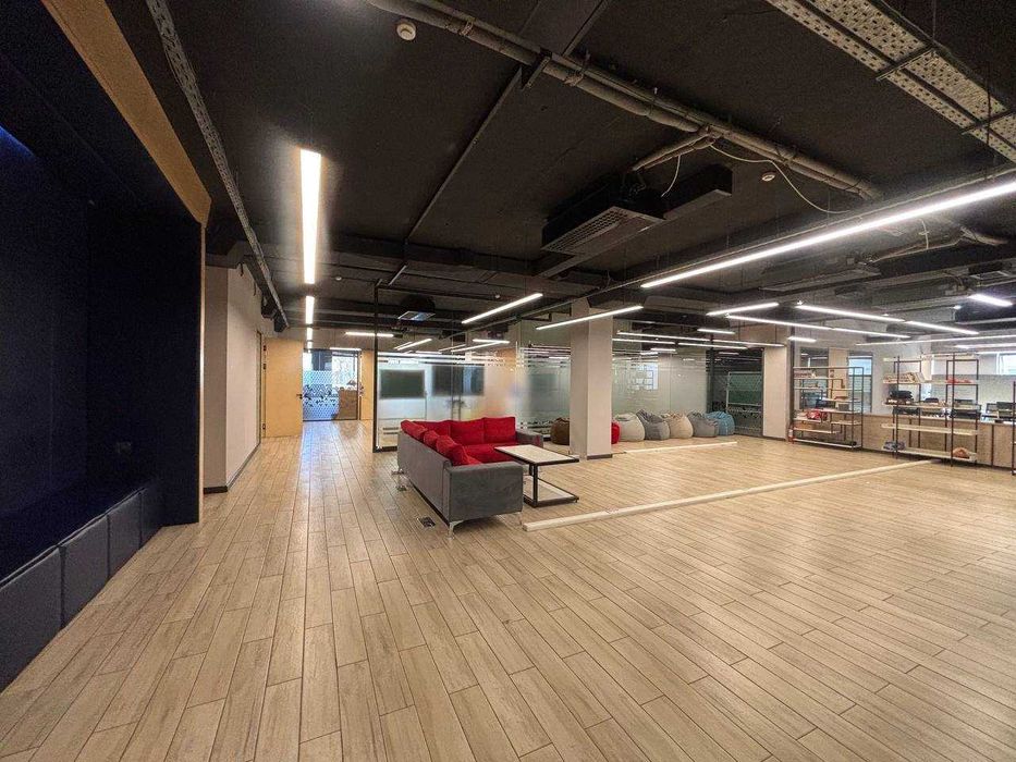 Продается бизнес центр в Мирабадском районе. Ориентир метро "Айбек"