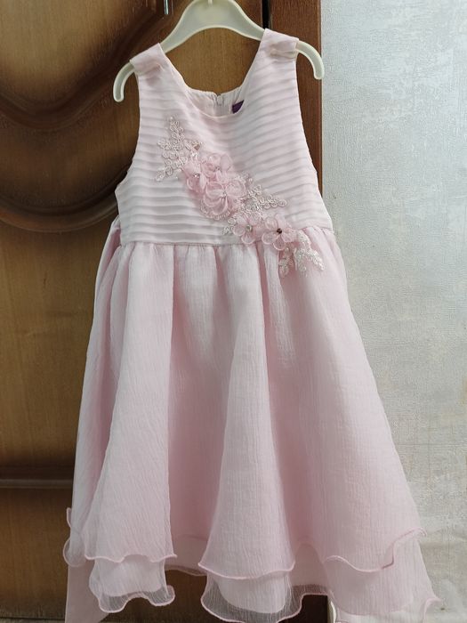 Продам платья на девочку 3-6лет. 6500 тенге.