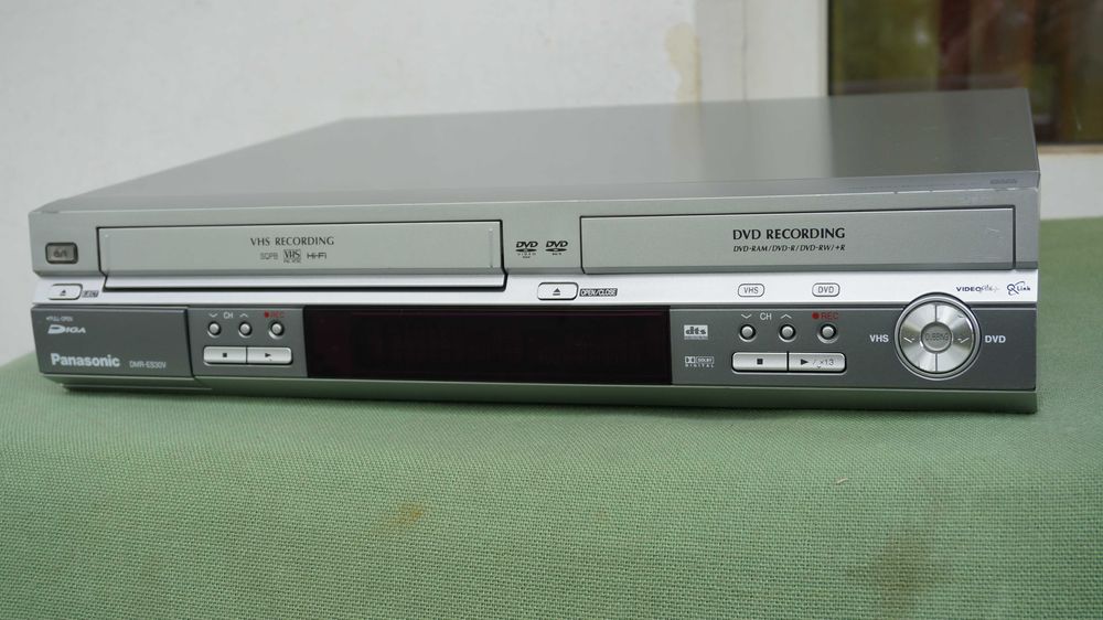 DVD recorder combo cu VHS Panasonic DMR-EV30 SQPB