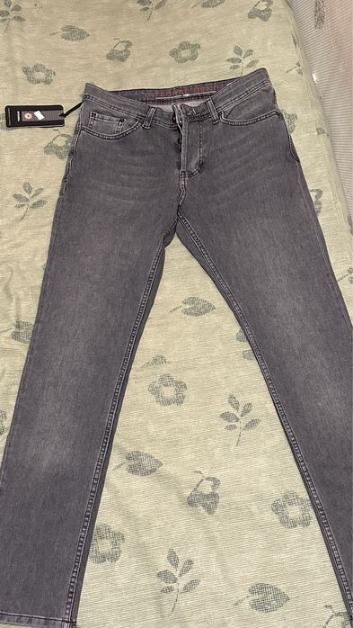 Продаются джинсы, новые, с этикеткой (не снималась) торг есть