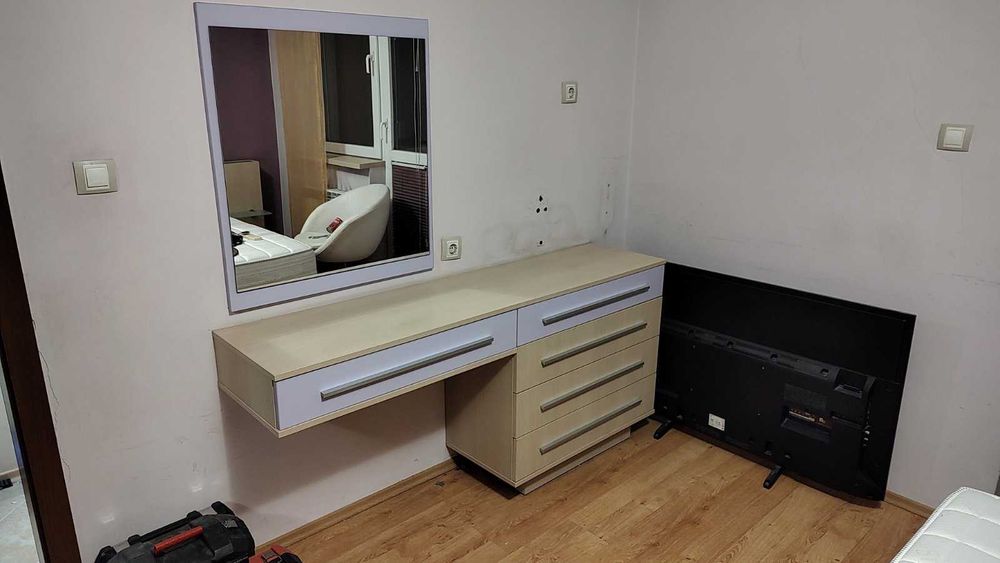 Тоалетка / скрин с шкафове в бежово и лилаво + огледало в лилава рамка