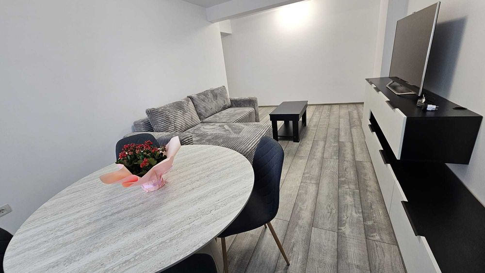Închiriez apartament