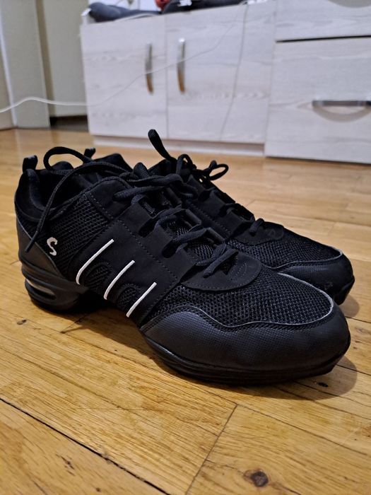 Обувки за спортни танци