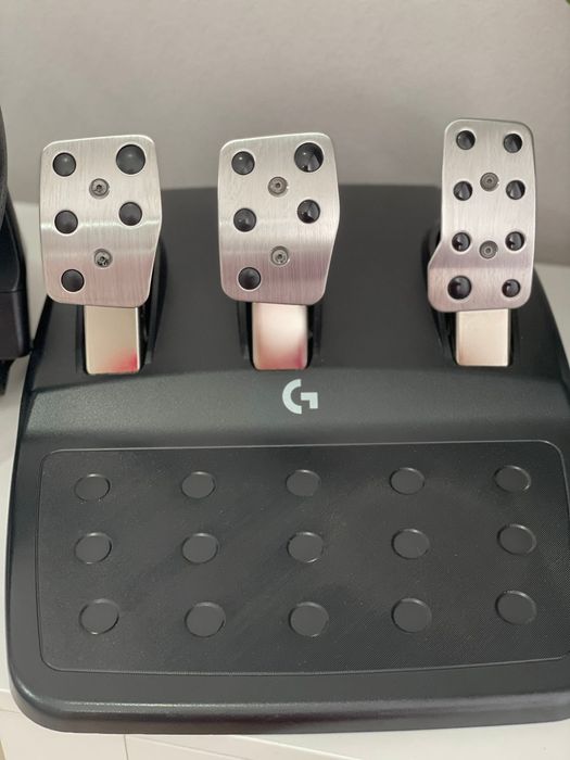 Продам срочно игровой руль Logitech G923