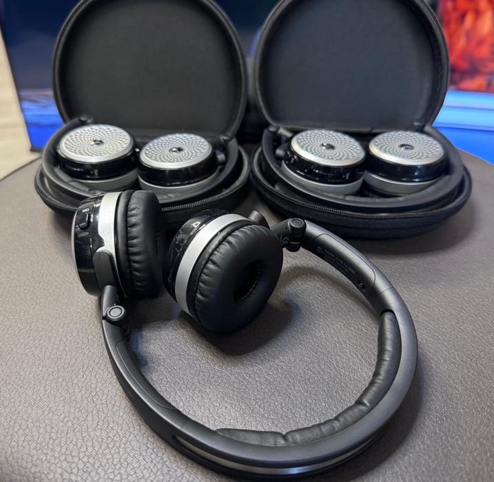 Amanet F28: Căști Originale Spate Mercedes-Benz AKG P104 (S-Class W222, E-Class W213, GLE, GLS)
