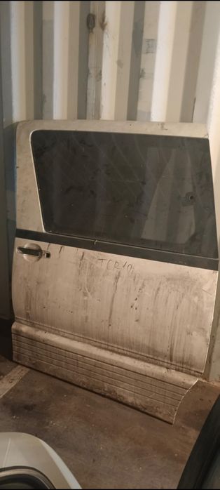 Дверь Toyota Estima в Алматы