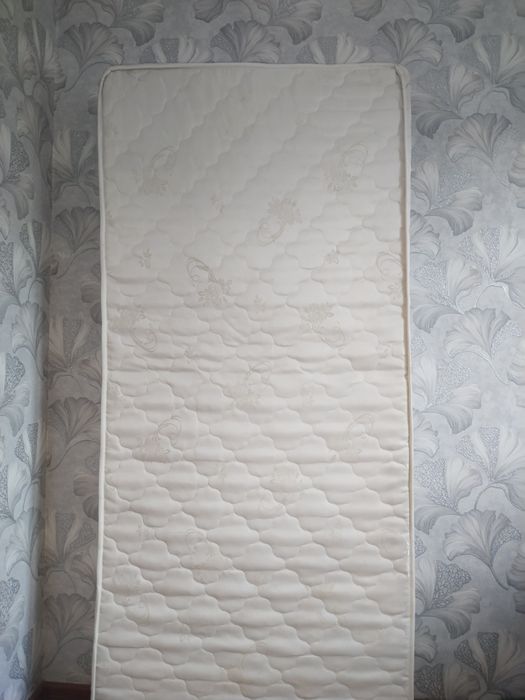 Матрас 200см х 90см