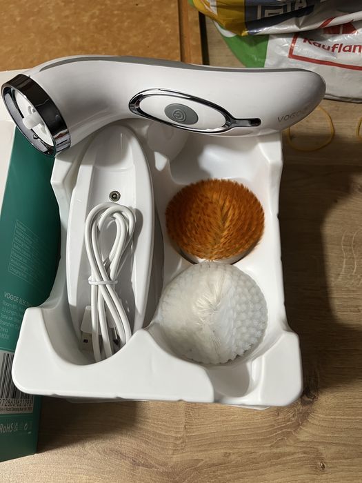 Почистваща четка за лице