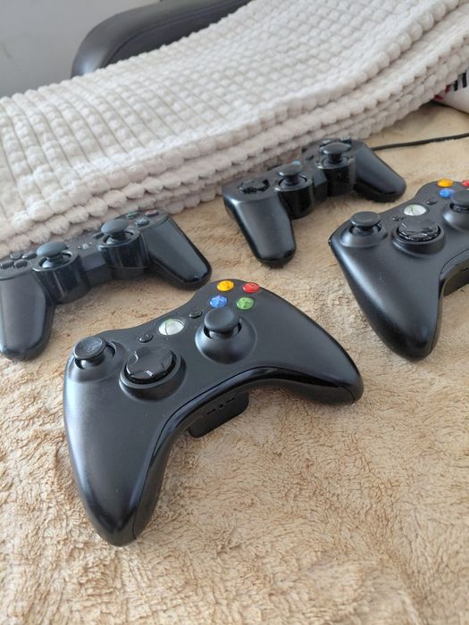 Vand doar doua controlere unul de Xbox 360 si inca unul de Playst 3 cu FIR
​2 x Controllere Xbox 360
​1 x ControllePlaySt