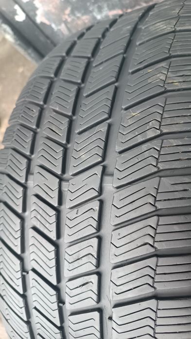 245/45/18 Barum .