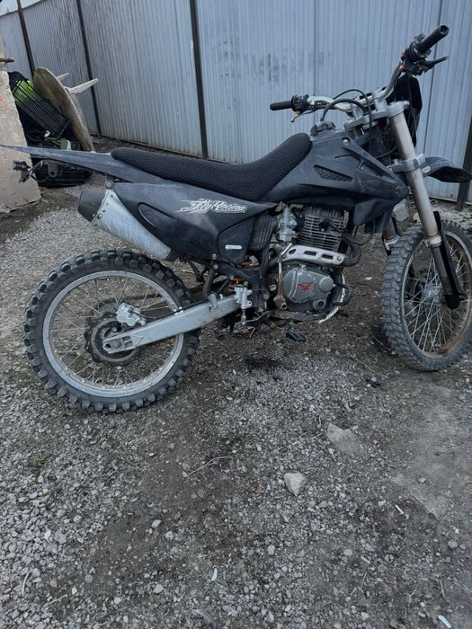 Эндуро 250 куб ездиет все нормально