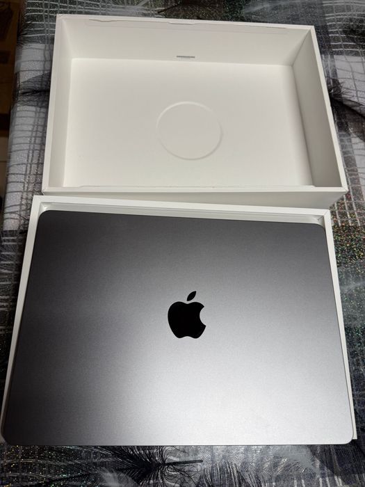 Macbook air m3 24gb ram 512ssd