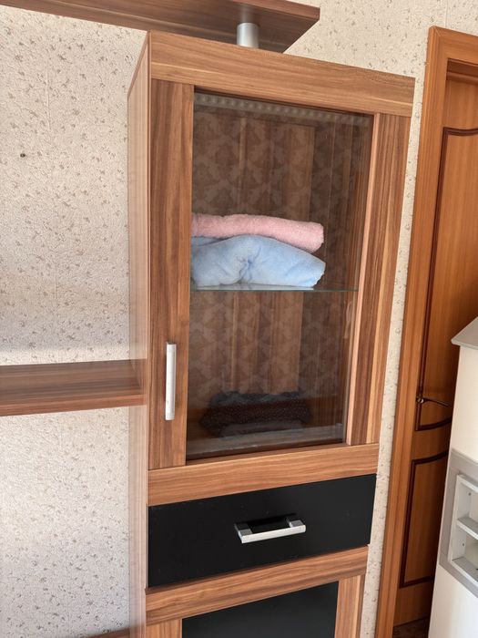 Продам ТВ тумбу с полками