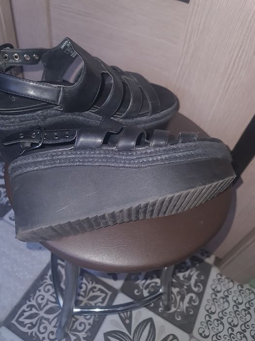 Продам босоножки