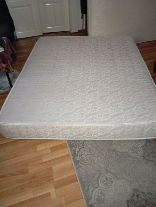 Vând  saltele de 160/200/23