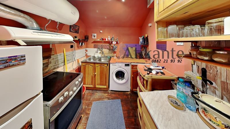 Продава се Тристаен апартамент в София, Център - 70 кв.м за 1686 €/кв.м - Снимка #5