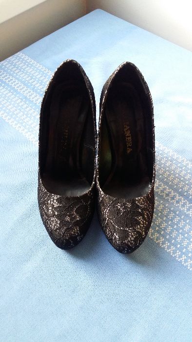 Продавам елегантни вечерни обувки