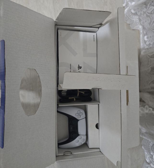 Продам плейстейшин 5 срочно