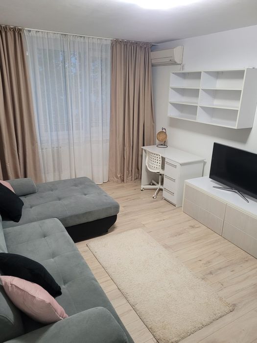 Proprietar inchiriez garsoniera cu loc de parcare ADP