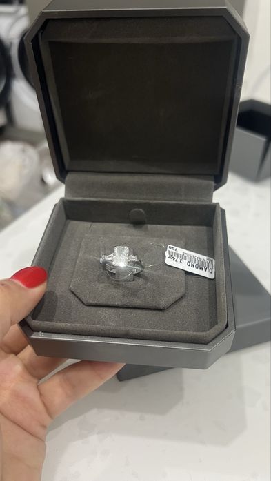 Кольцо бриллиантовое