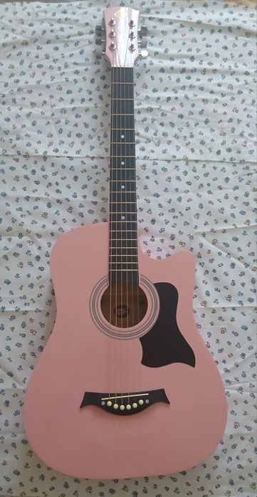 Укустическая гитара